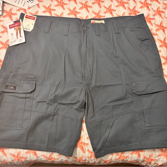 Wrangler Men's Navy Cargo Shorts - Picture 1 of 7
